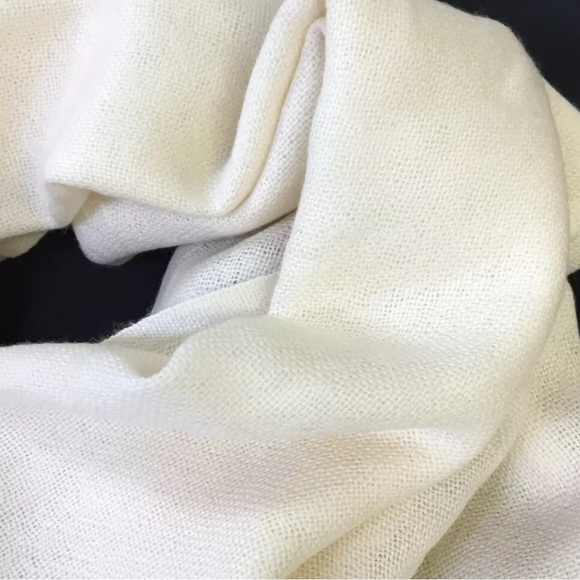 Auth Chanel 100% Creamy White Cashmere CC Gold Sequins Stole Scarf Muffler Wrap - Picture 5 of 9